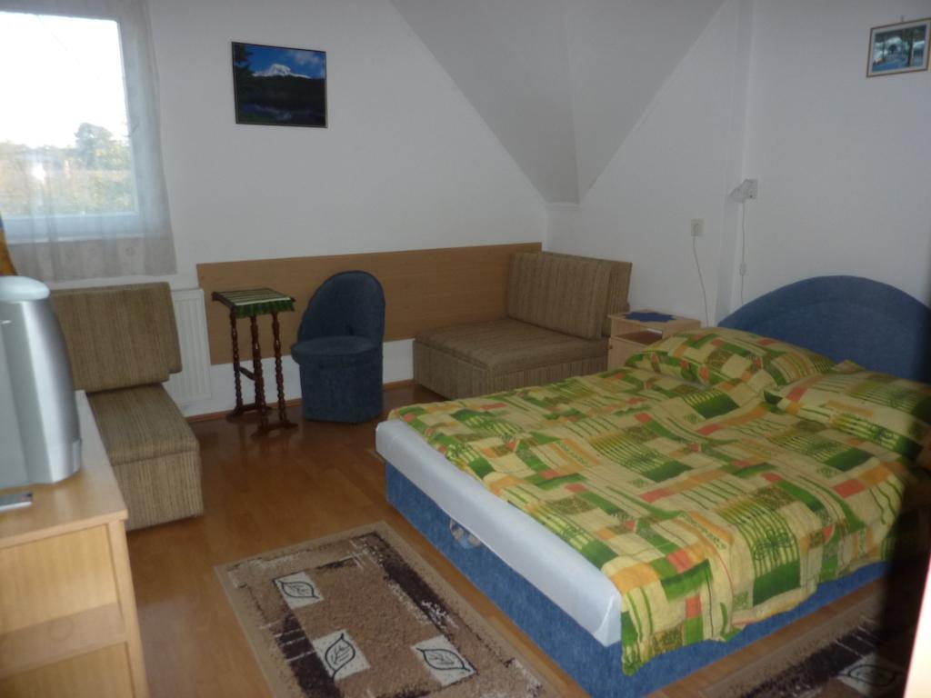 Bridgehaus Apartment Balatonfured Room photo