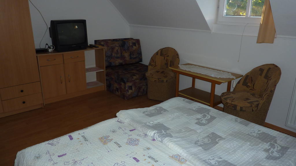 Bridgehaus Apartment Balatonfured Room photo